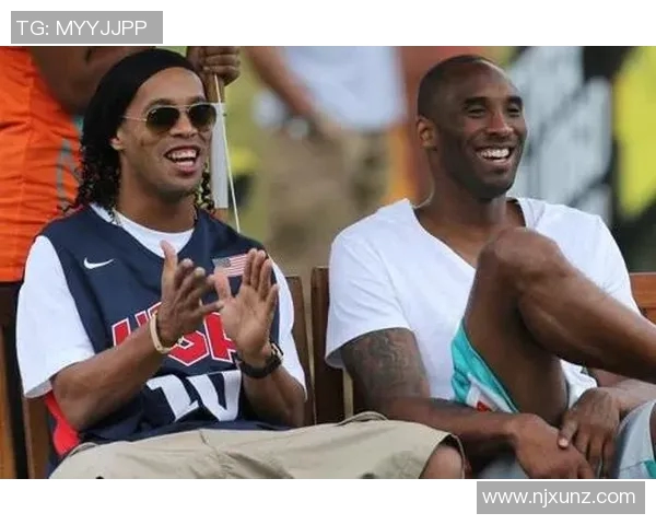 科比与足球明星的精彩互动视频揭示运动员之间的友谊与激情 科比与足球明星的精彩互动视频揭示运动员之间的友谊与激情